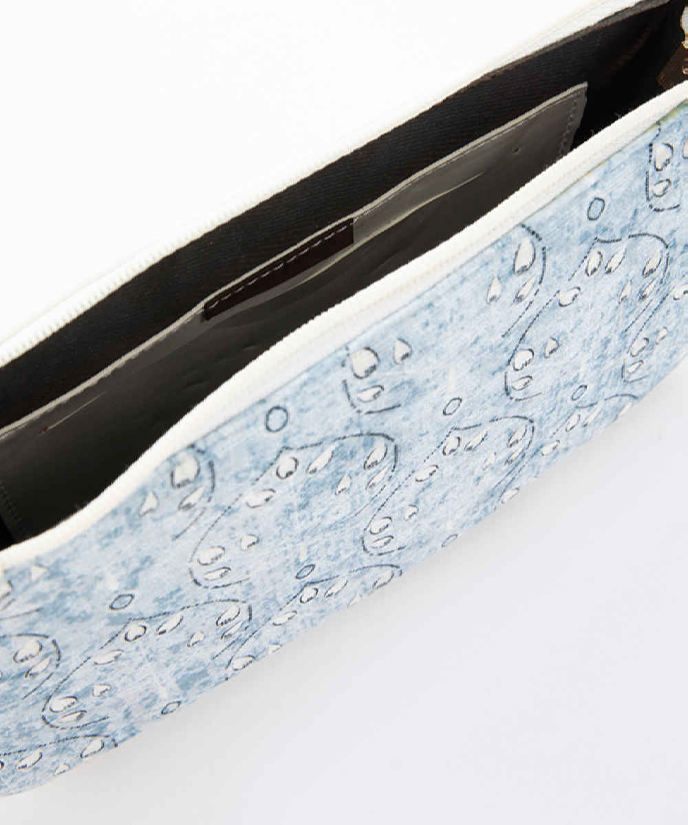 Handgefertigte Tasche Sarvenaz aus Kunstleder mit Kettenträger