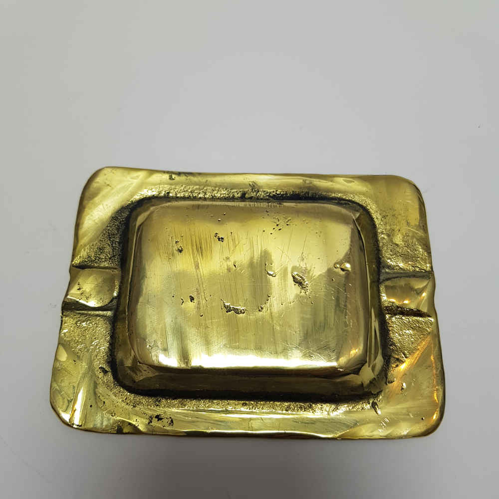 Handgravierter Messing-Aschenbecher – Komplexes künstlerisches Design Yasna