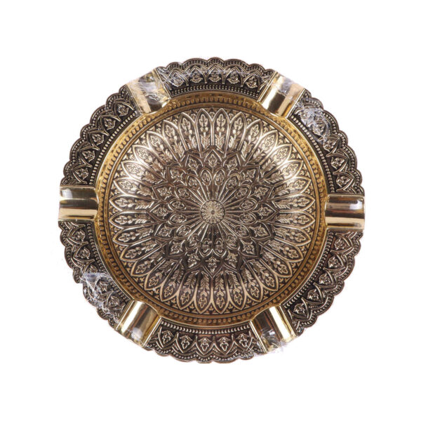 Gravierter Metall-Aschenbecher – Komplexes künstlerisches Design