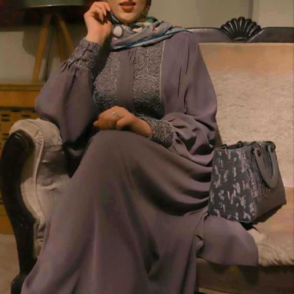 Stilvolle Schmetterlings-Abaya für Muslimische Frauen – Schwarzes Kreppgewebe