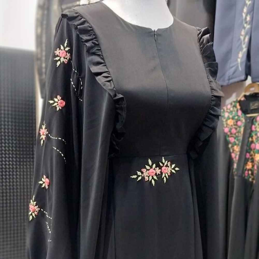 Traditionelle Abaya für Muslimische Frauen Floral mit Weichem Kreppgewebe