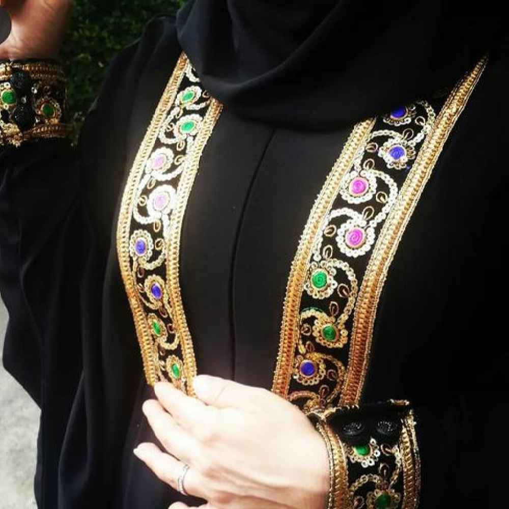Traditionelle Abaya für Muslimische Frauen mit Weichem Schwarzem Kreppgewebe