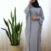 Stilvolle Schmetterlings-Abaya für Muslimische Frauen – Weiches Graues Kreppgewebe