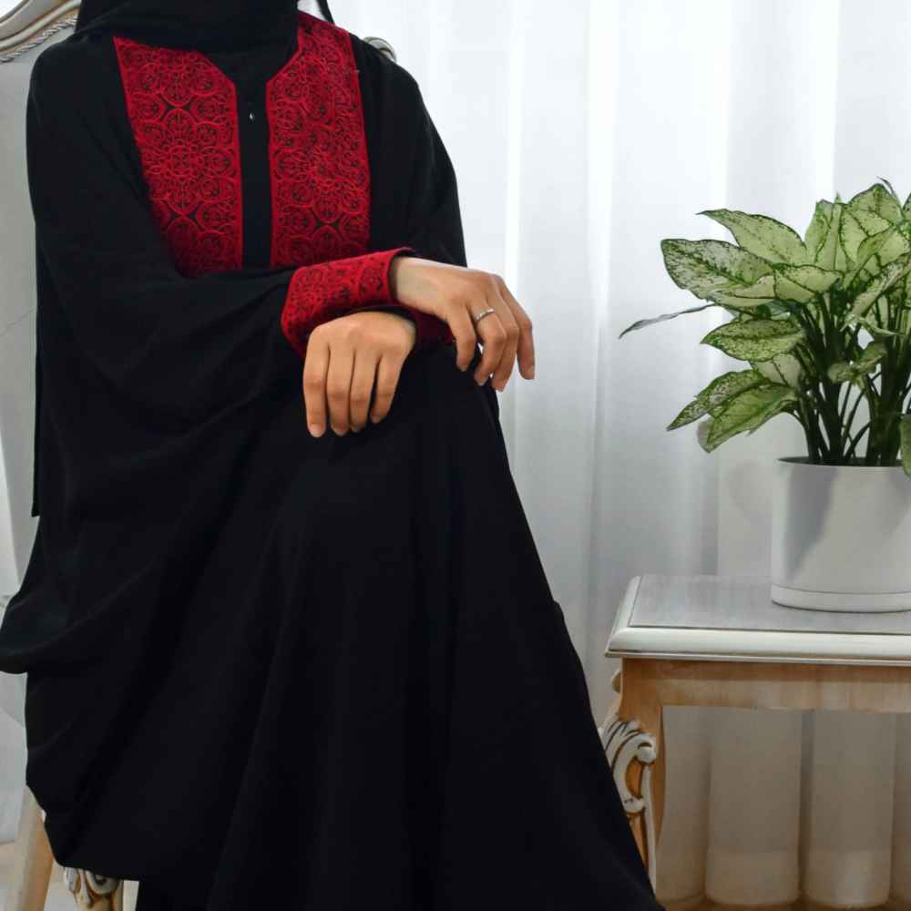 Traditionelle Schmetterlings-Abaya für Frauen – Bestickt mit Weichem Stoff