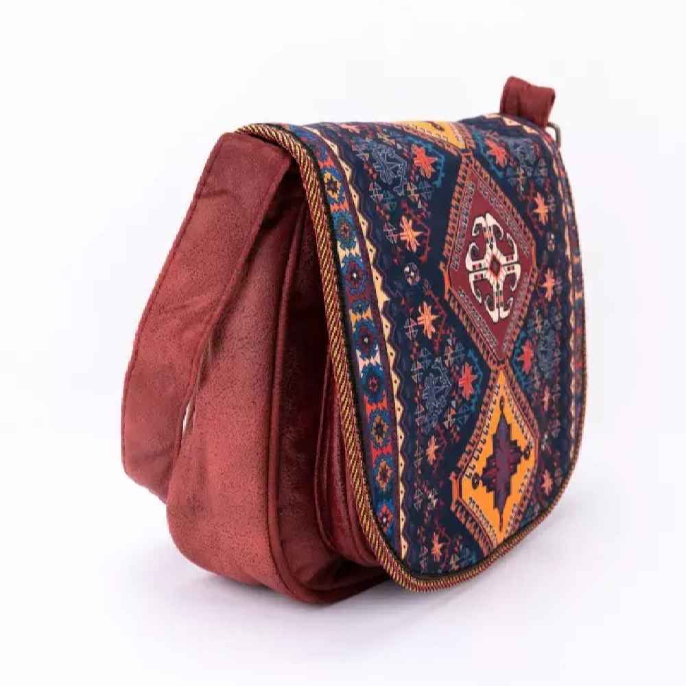 Handgefertigte Umhängetasche mit geometrischem Design