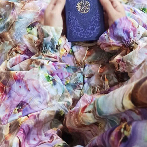 Islamischer Namaz Chador mit Ärmeln für Frauen, ideal für das Gebet - Blumenmuster Aram