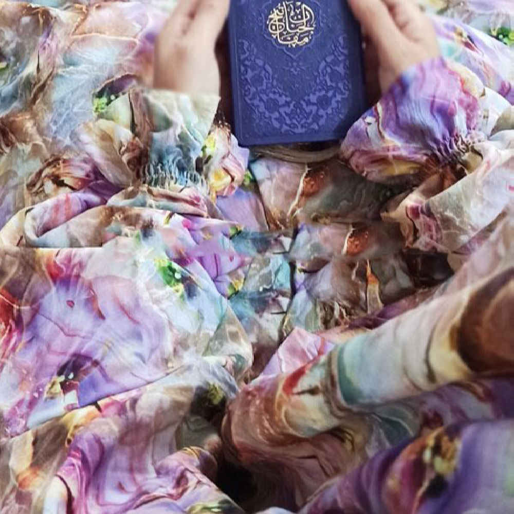 Islamischer Namaz Chador mit Ärmeln für Frauen, ideal für das Gebet - Blumenmuster Aram