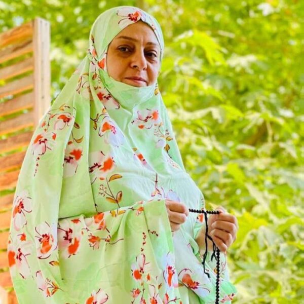 Islamischer Namaz Chador mit Ärmeln für Frauen, ideal für das Gebet - Hellgrün