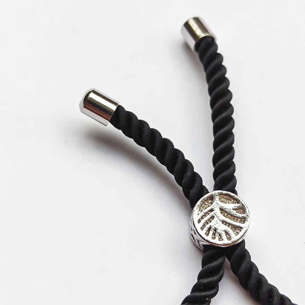 Minimalistisches Silberarmband im persischen Stil mit Schnur – Design „Schwarze Janan“