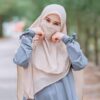 Cremefarbener Islamische Crepe quadratische Schal- & Halbe Niqab-Set für Frauen