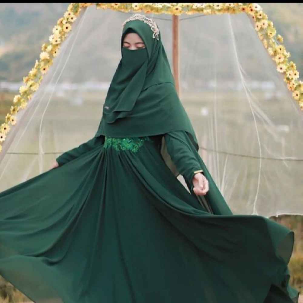 Islamisches Damen-Set: Quadratischer Schal und Niqab in Dunkelgrün