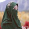 Islamisches Damen-Set: Quadratischer Schal und Niqab in Dunkelgrün