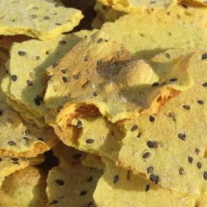 Persisches Trockenbrot – Traditionelles persisches Trockenbrot mit Milch aus der Region Ardistan