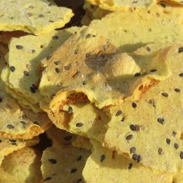 Persisches Trockenbrot - Traditionelles persisches Trockenbrot mit Milch aus der Region Ardistan