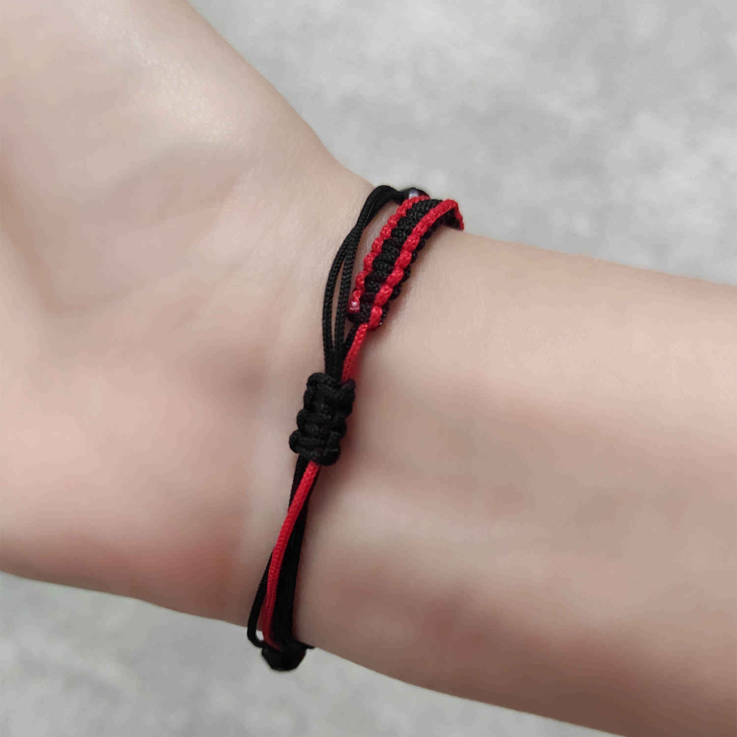 Minimalistisches persisches Silberarmband mit Schnur – To Design