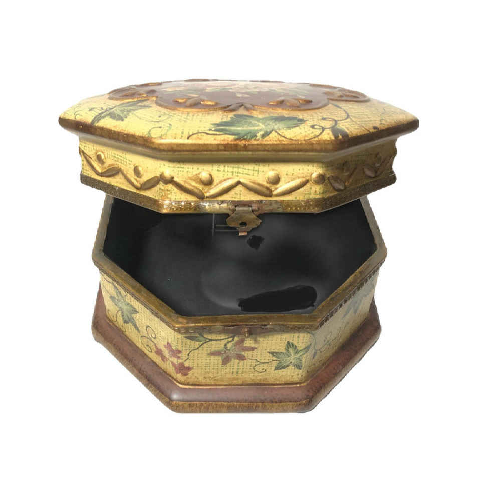 Porzellan-Schmuckbox handgefertigt im Creme-Vintage-Stil