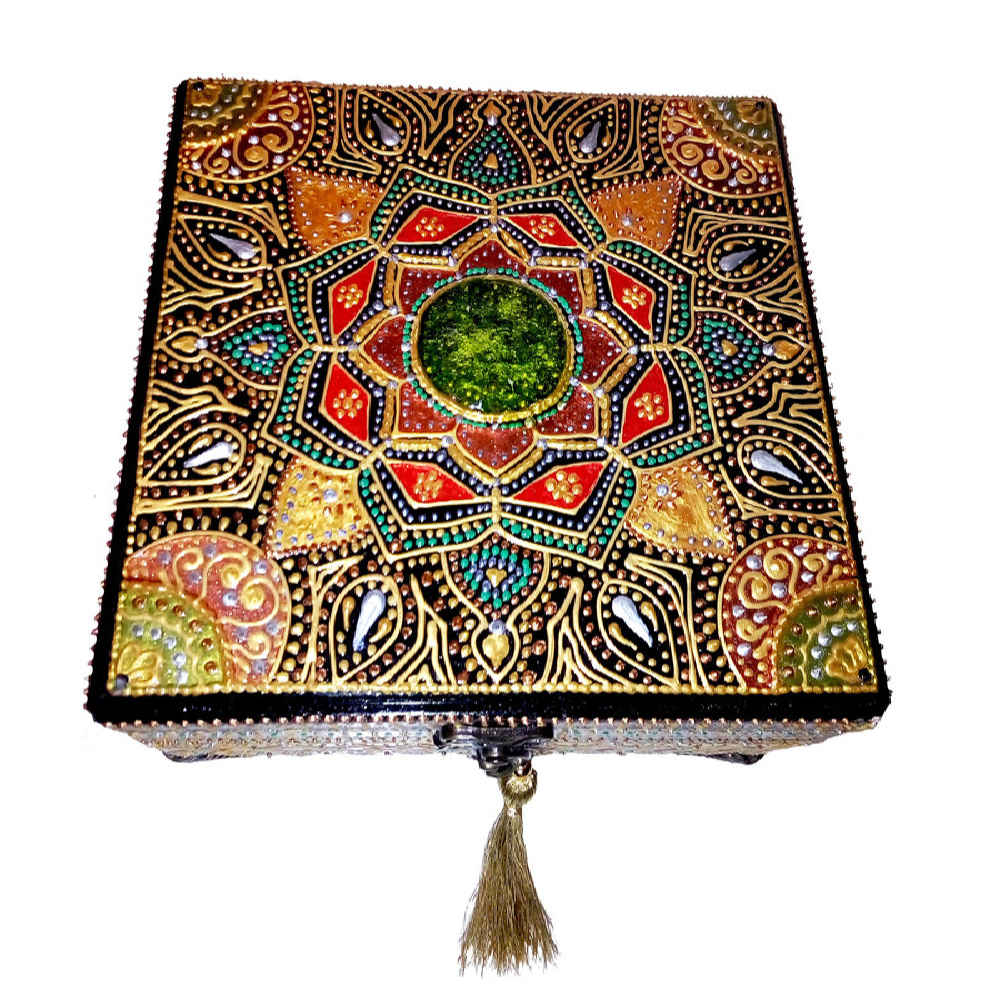 Handgefertigte Holz-Schmuckbox mit Leder-Innenraum-Design