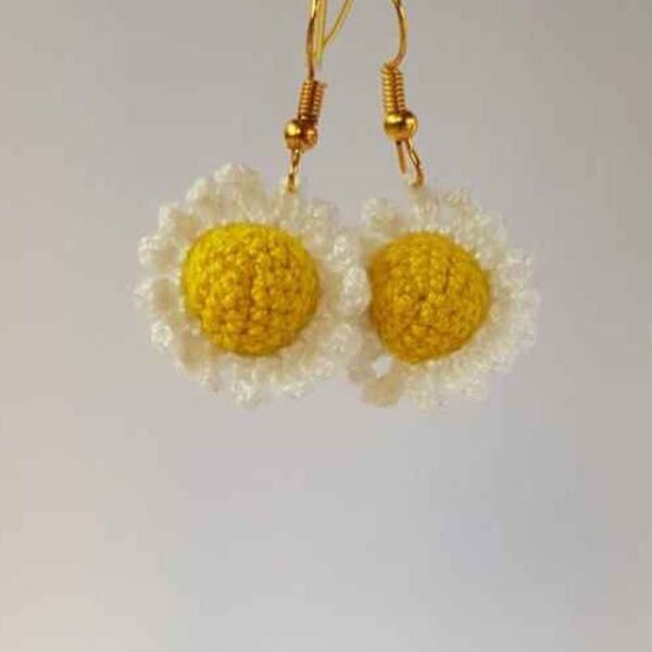 Handgefertigte Strick-Ohrringe für Frauen im Tropfen-Blumen-Design