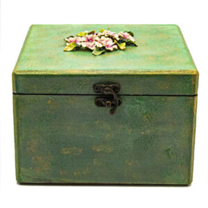 Handgefertigte Holz-Schmuckbox mit dekorativen rosa Blumen