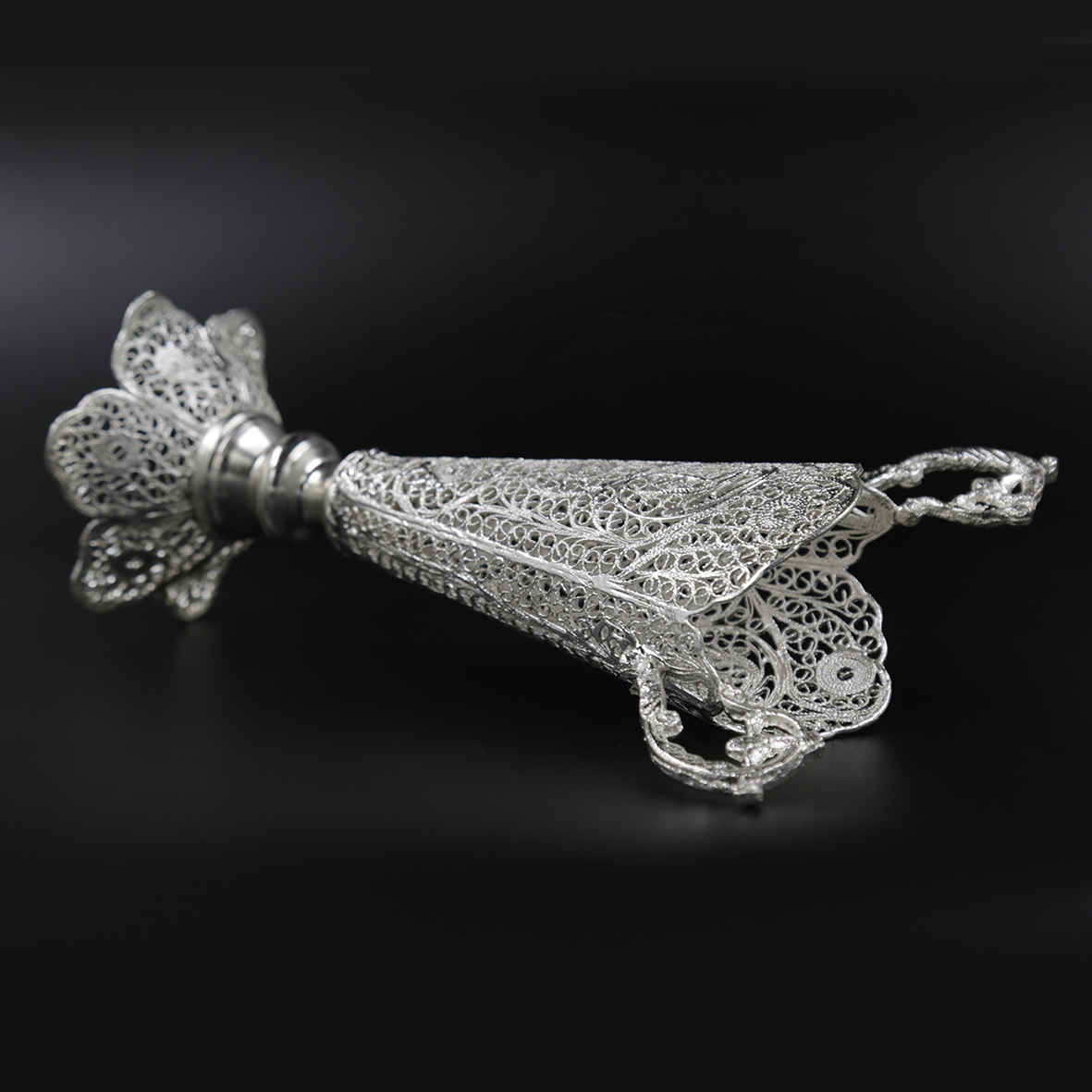 Dekorative persische Silberbeschichtete Filigranvase Trompete Ermia