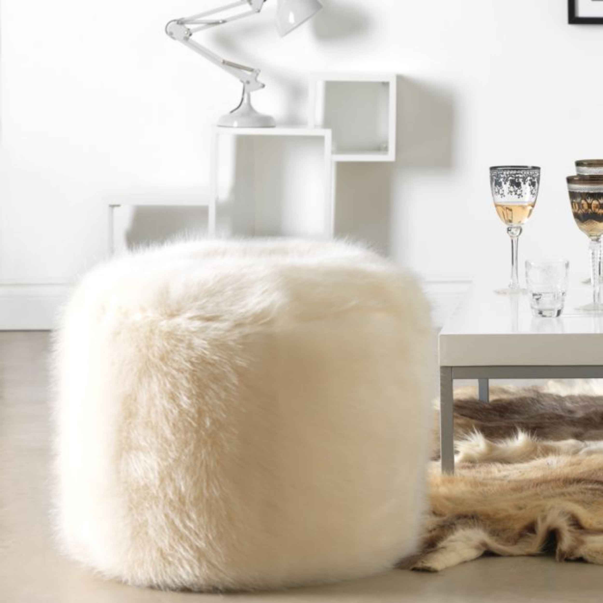 Weicher runder Kunstpelz-Pouf, Modell Khaz