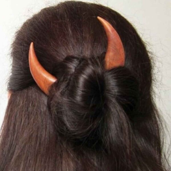 Holz-Haarnadel Handgefertigt mit Mond-Design für Frauen