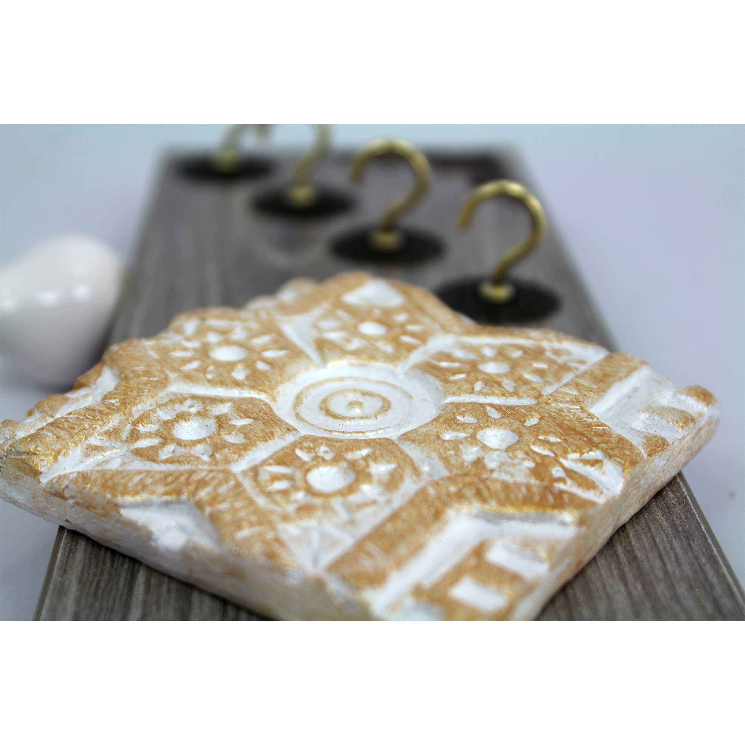 Dekorativer & handgefertigter Wand-Schlüsselhalter mit traditionellem Design