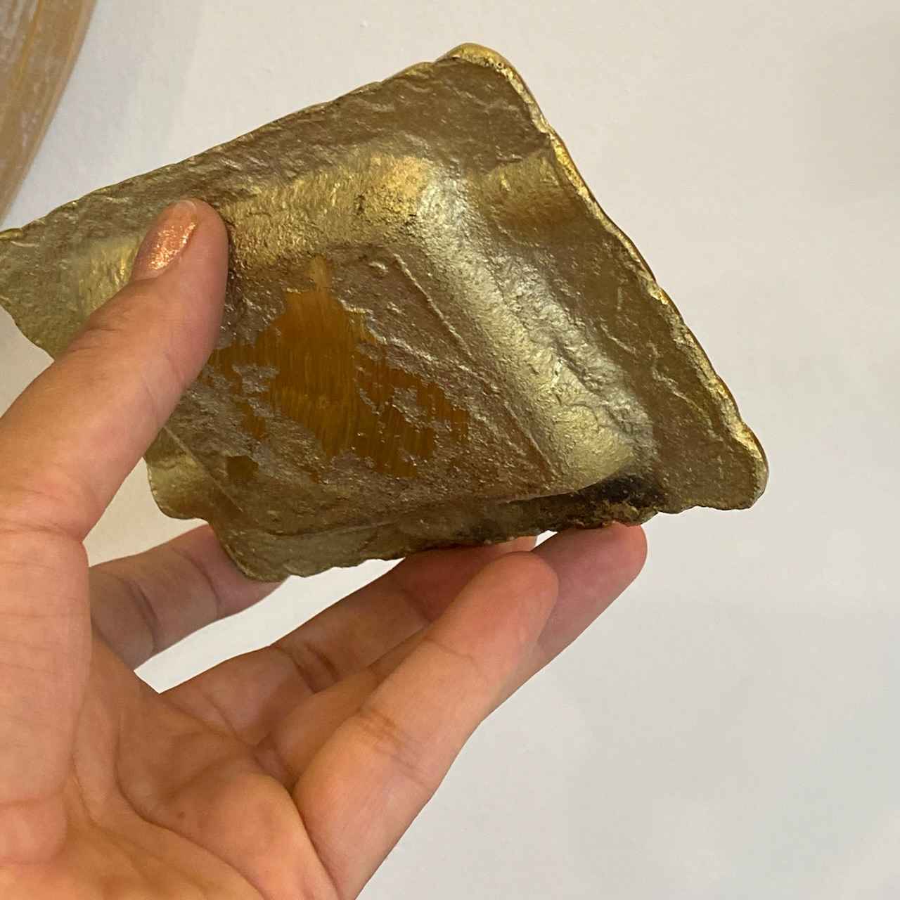 Handgravierter Messing-Aschenbecher – Künstlerisches rechteckiges Design