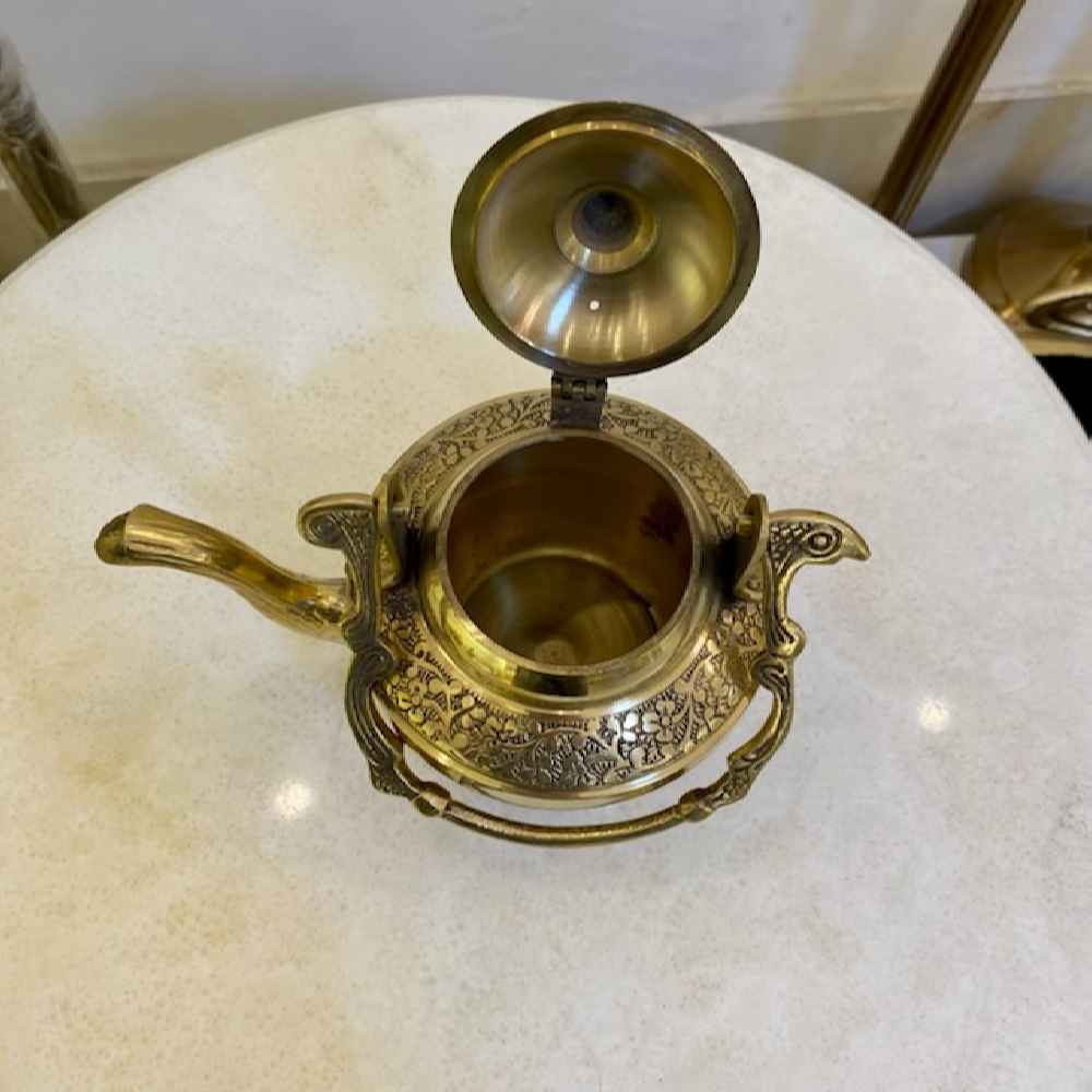 Messing-Teekanne handgefertigt mit elegantem Blumendesign Pfau