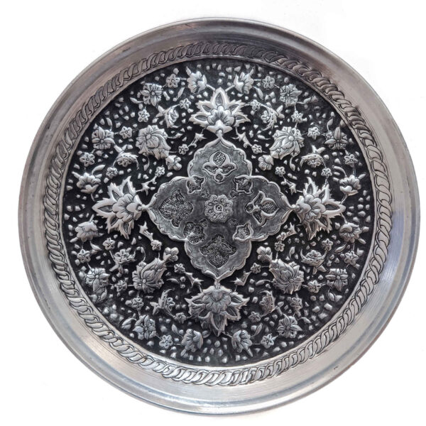 Persischer dekorativer Kupferteller graviert mit komplexen Blumenmotiven