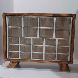 Elegante Holzbox – Stilvolle Aufbewahrungslösung mit 23 Kunststoff-Schubladen