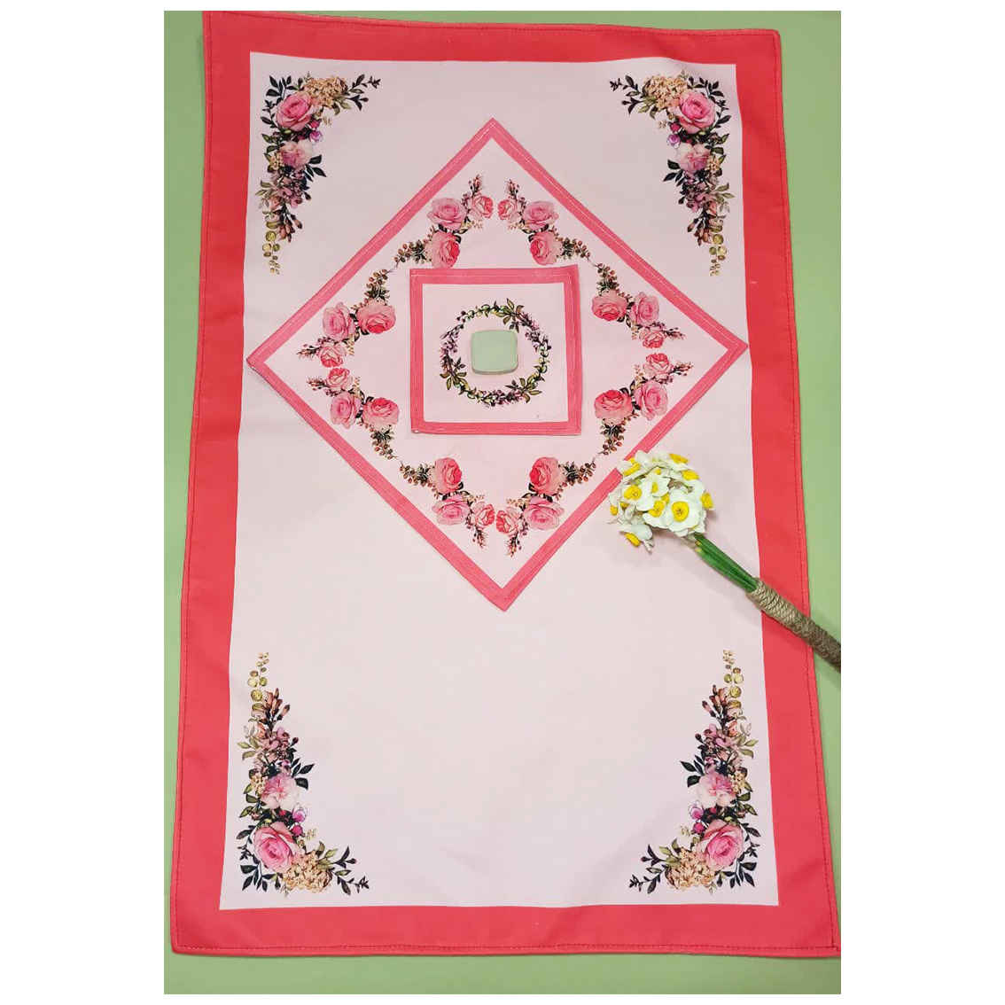 Islamische Gebetsmatte Rosa Samt-Sajadah mit Vintage-Blumendesign