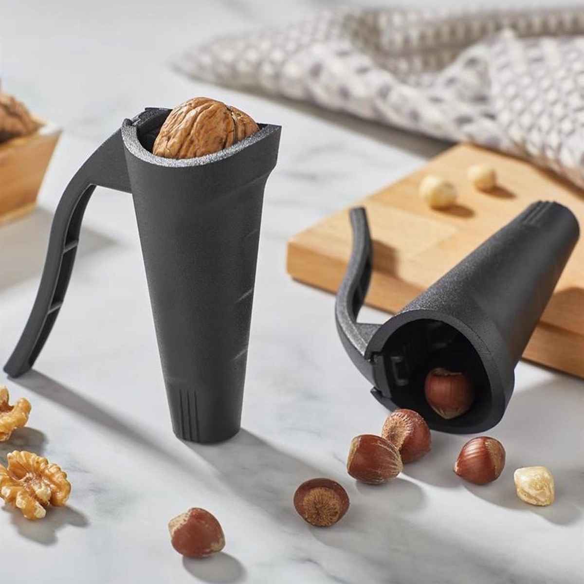 Ergonomischer Nussknacker – Schwarzer Metall-Walnussöffner mit Easy-Grip Griff