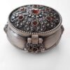 Metall-Schmuckbox im Vintage-Design mit rotem Edelstein