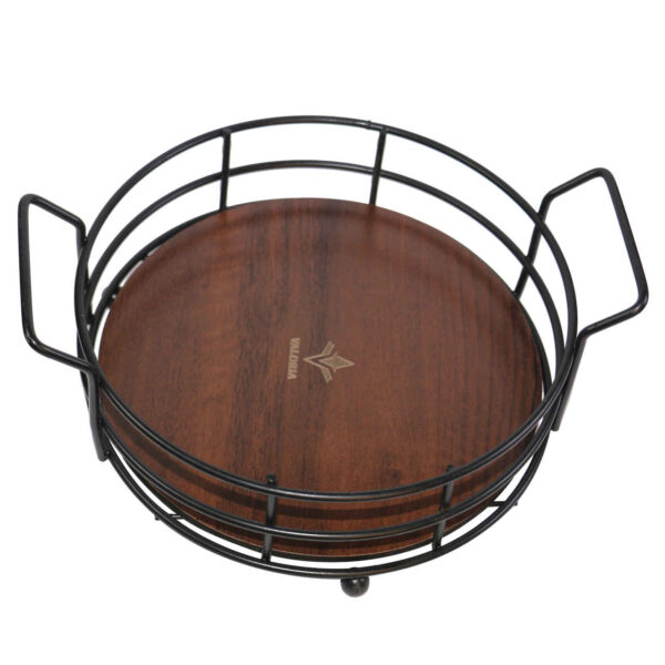 Obstkorb aus Metalldraht mit abnehmbarem Holzfuß