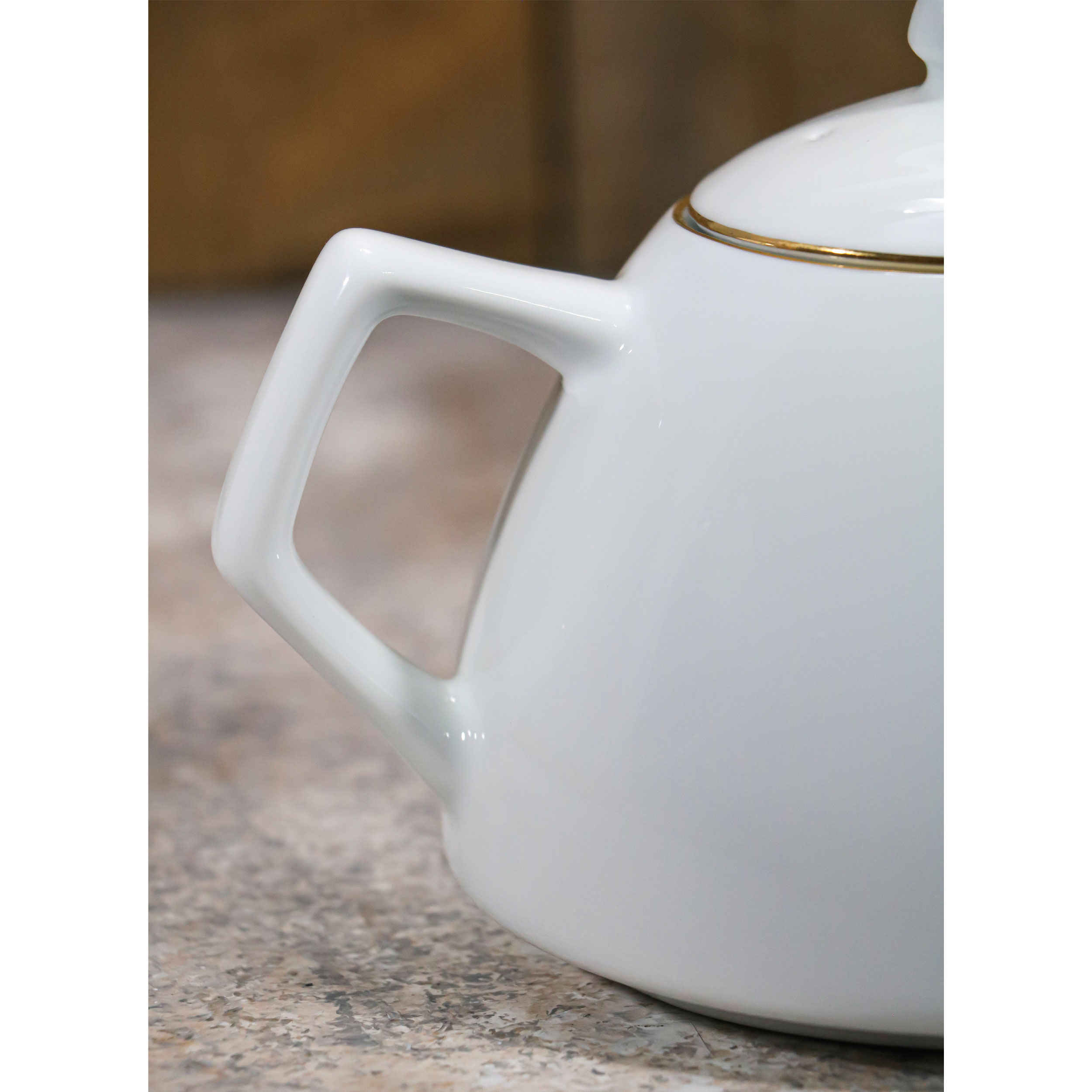 Porzellan-Servier-Teekanne mit goldenem Linien-Design Royal