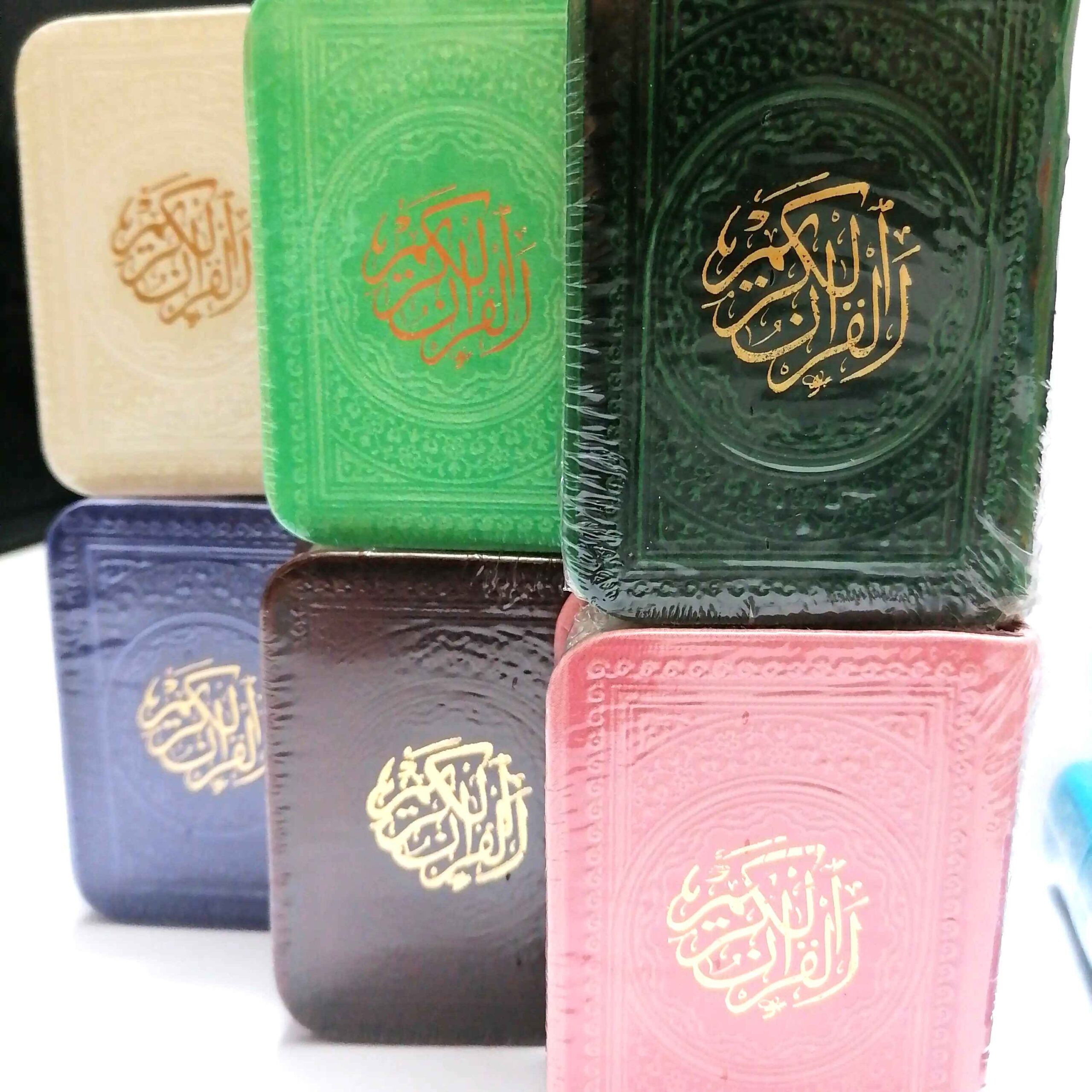Regenbogen-Koran mit persischer Übersetzung & Bunter Rahmen – Eine schöne Geschenkoption