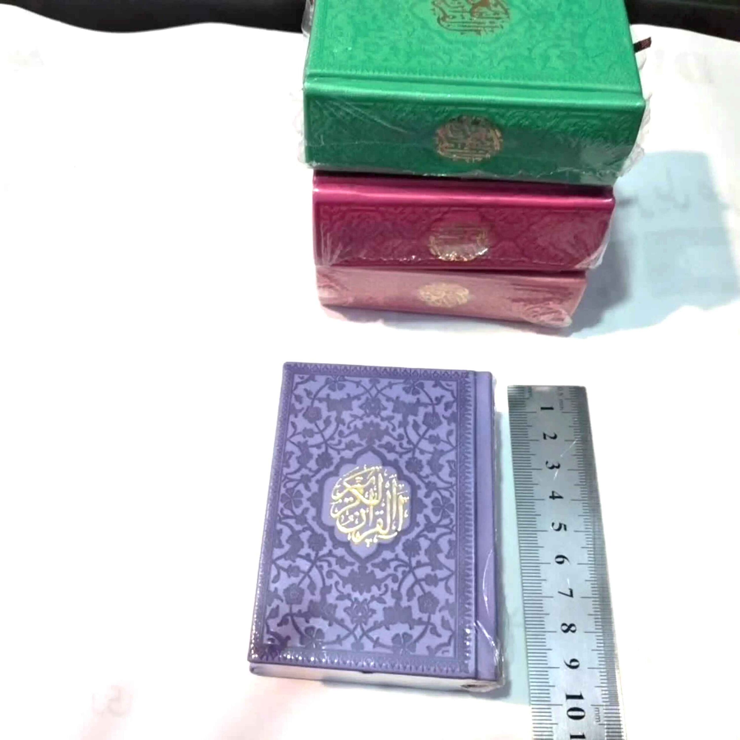Regenbogen-Koran mit persischer Übersetzung & Lederbox – Elegantes, farbenfrohes Design