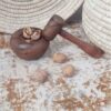 Rustikale Holz-Nussknacker – Handgefertigte Nusschale mit Hammer für traditionelles Nüsseknacken