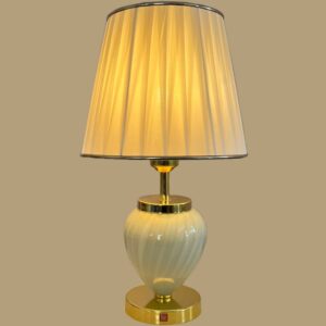 Akzent Tischlampe mit Stoff-Tapered Lampenschirm Sarina