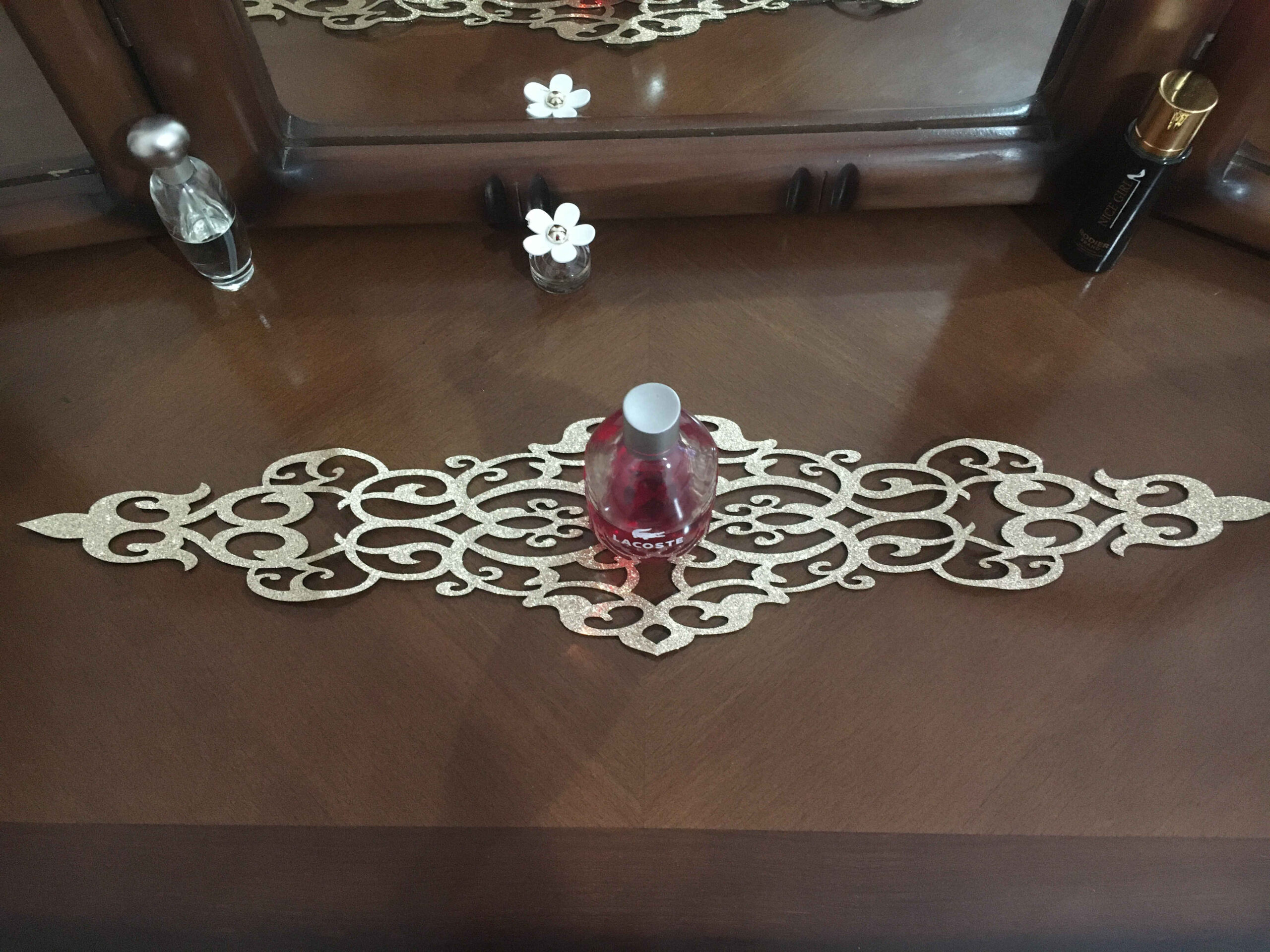 Tischläufer Kunstleder mit zartem Glitzer Design