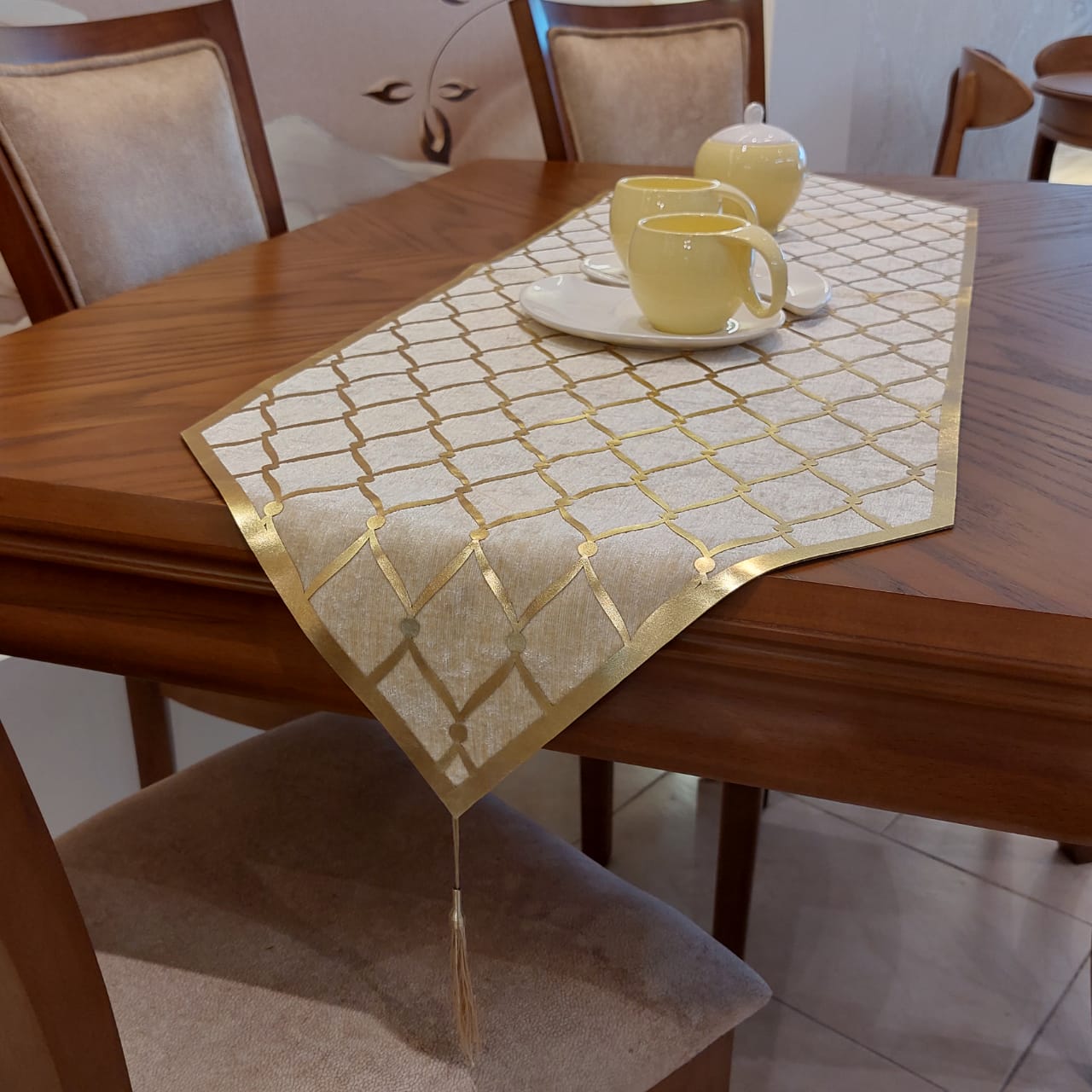 Tischläufer aus Leder und Samt – perfekt für Ihr Wohnambiente