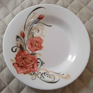 Weißes Melamin-Geschirrset, Mikrowellenfest mit Blumen-Design