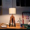 Akzent Holz-Tischlampe mit Rund-Lampenschirm Masina