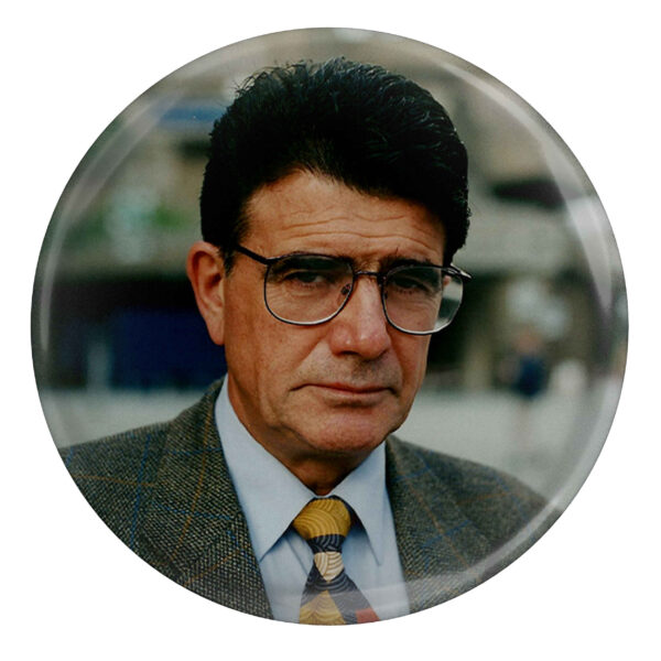 Persischer Ansteckbutton mit Druck von Mohammad-Reza Shajarian