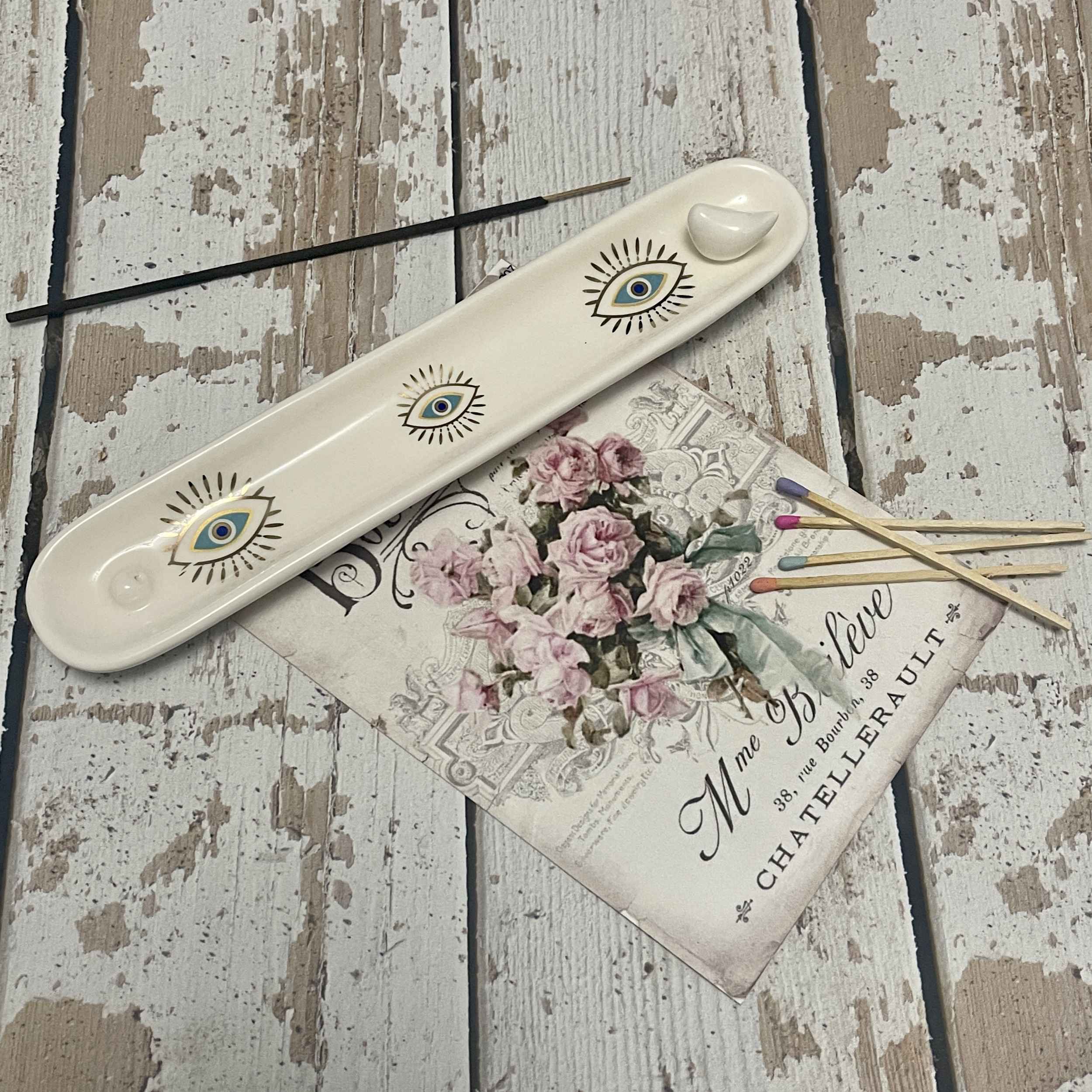 Handgefertigter Keramik-Räucherstäbchenhalter – Böse-Augen Design