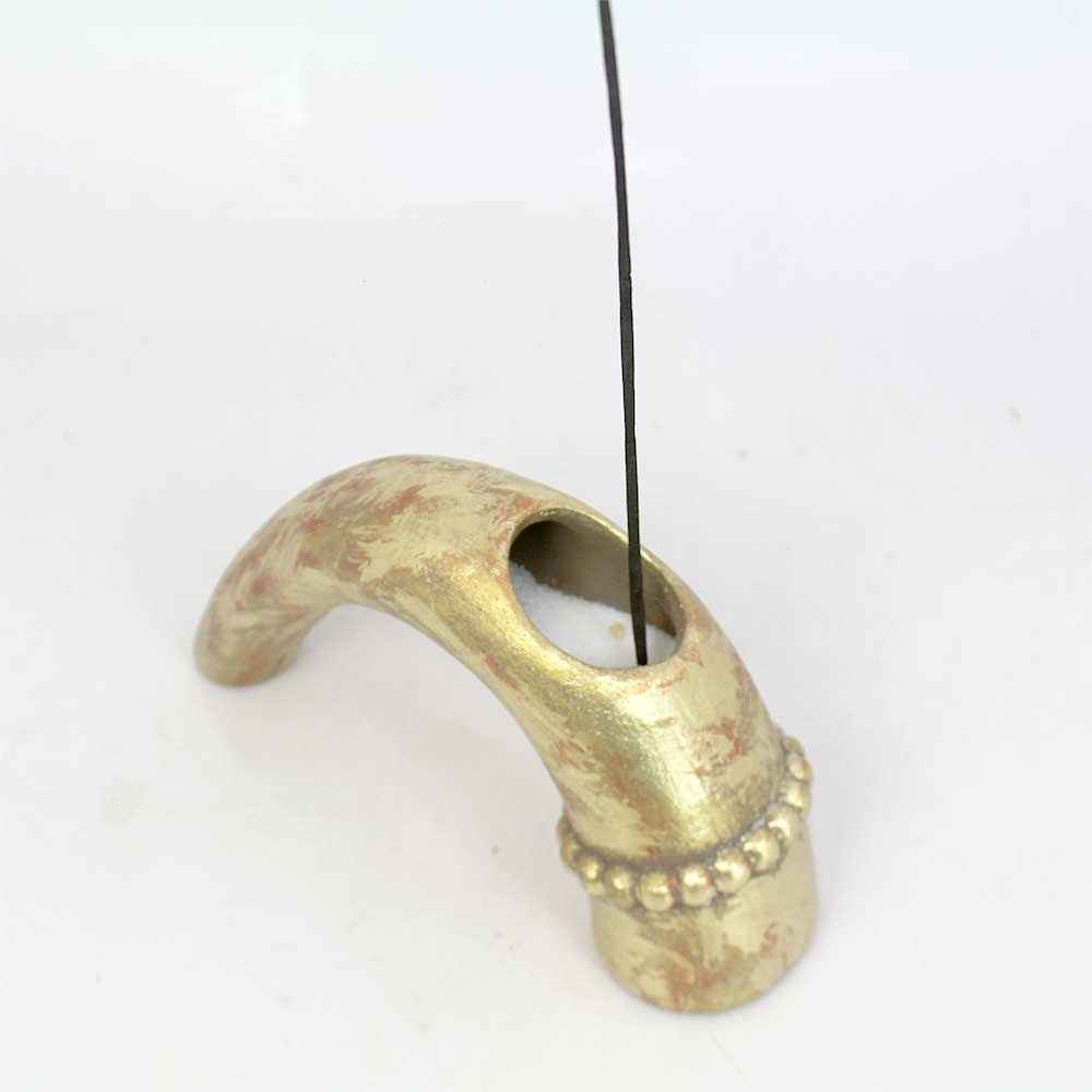 Handgefertigte Keramik-Räucherstäbchen-Skulptur – Hörner Design