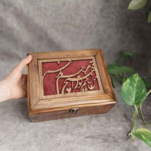 Handgefertigte Schmuckbox aus natürlichem Holz