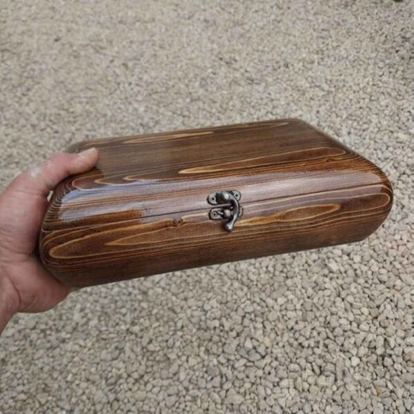 Elegante Schmuckbox aus natürlichem Holz