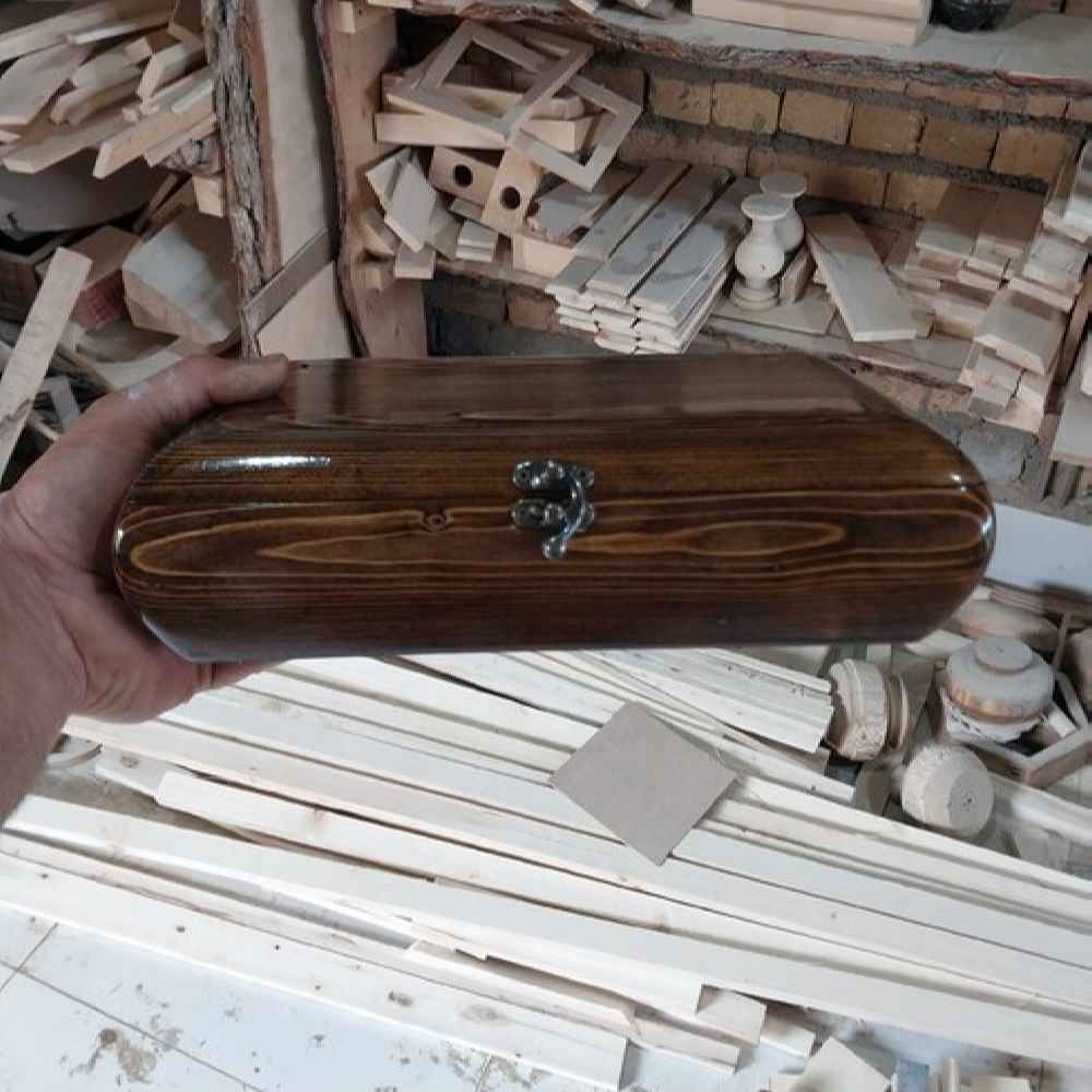 Elegante Schmuckbox aus natürlichem Holz